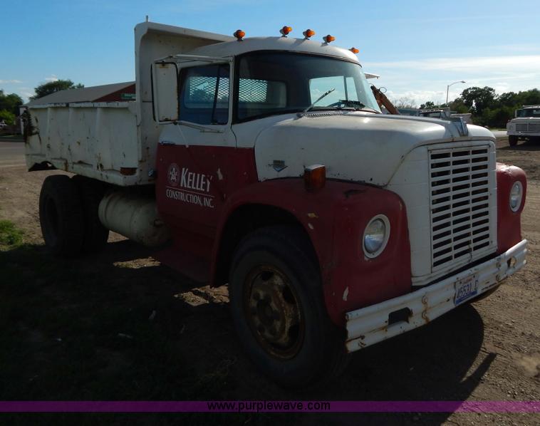 image for item D4763 1969 International Loadstar 1700 dump truck