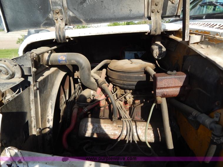 image for item D4763 1969 International Loadstar 1700 dump truck