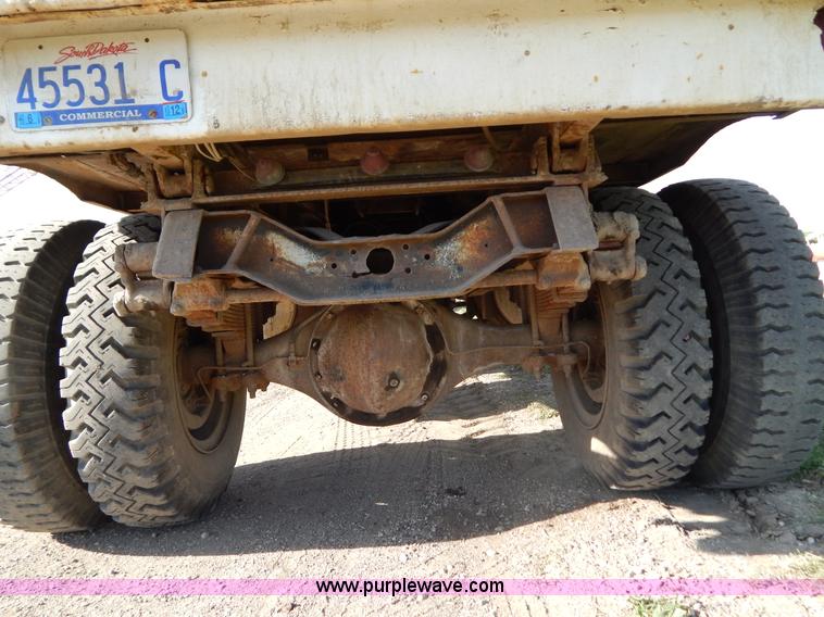 image for item D4763 1969 International Loadstar 1700 dump truck