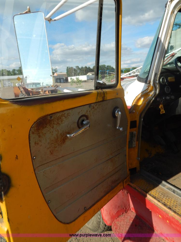image for item D4763 1969 International Loadstar 1700 dump truck