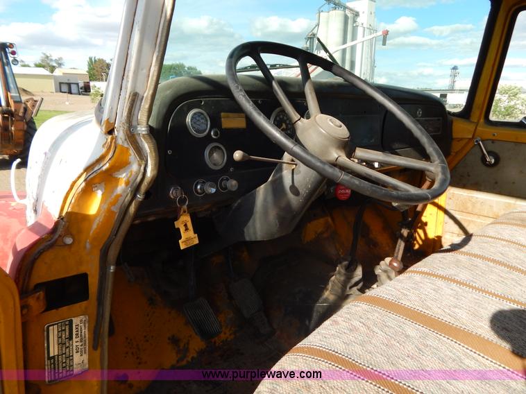 image for item D4763 1969 International Loadstar 1700 dump truck