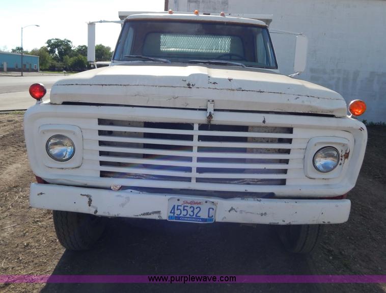 image for item D4764 1967 Ford 600 dump truck