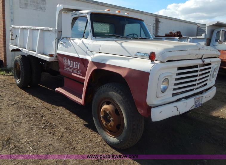 image for item D4764 1967 Ford 600 dump truck