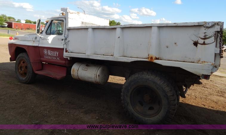image for item D4764 1967 Ford 600 dump truck