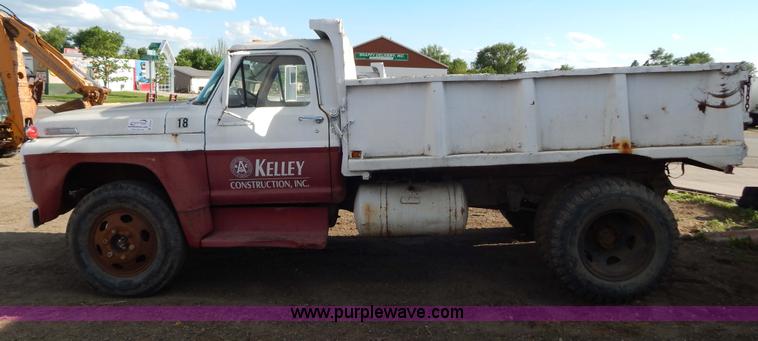 image for item D4764 1967 Ford 600 dump truck