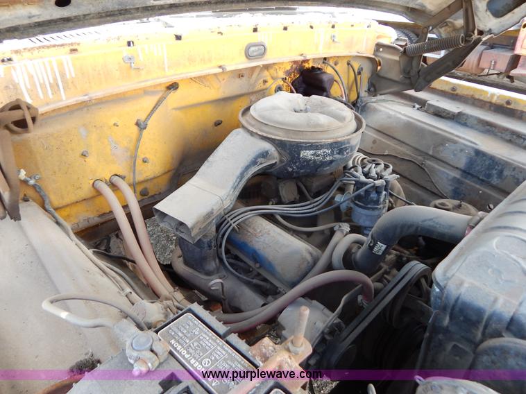 image for item D4764 1967 Ford 600 dump truck