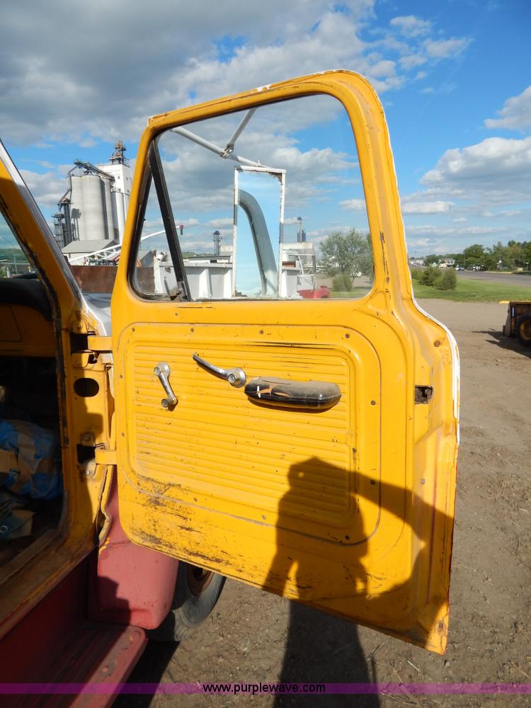 image for item D4764 1967 Ford 600 dump truck