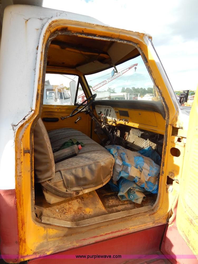 image for item D4764 1967 Ford 600 dump truck