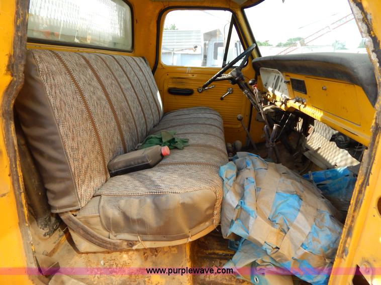 image for item D4764 1967 Ford 600 dump truck