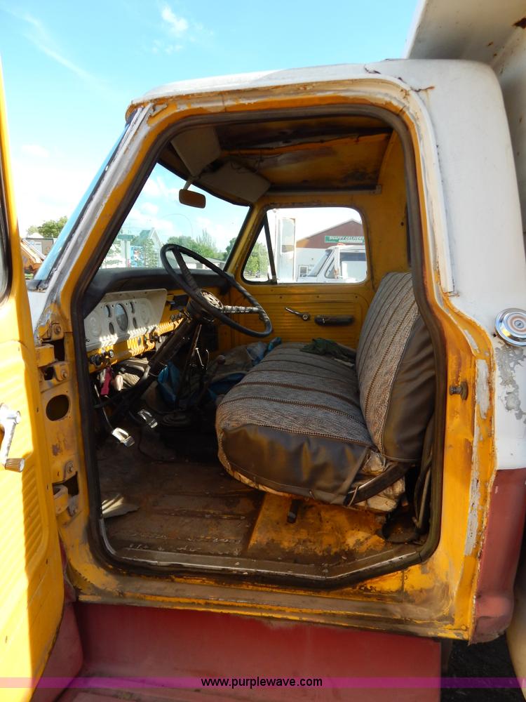 image for item D4764 1967 Ford 600 dump truck