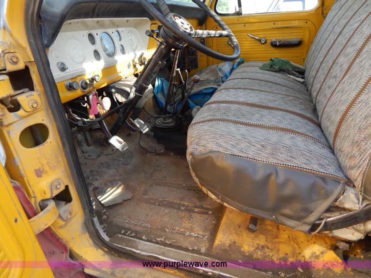 image for item D4764 1967 Ford 600 dump truck