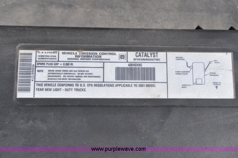 image for item G6047 2001 Chevrolet Silverado 1500 pickup truck