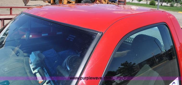 image for item G6047 2001 Chevrolet Silverado 1500 pickup truck