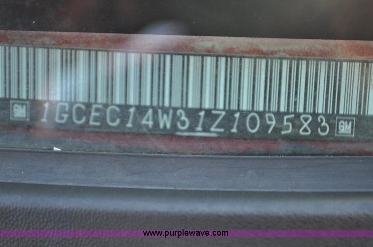 image for item G6047 2001 Chevrolet Silverado 1500 pickup truck