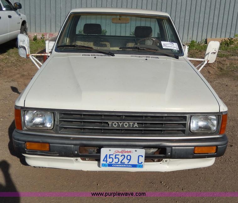 image for item H3100 1987 Toyota pickup truck