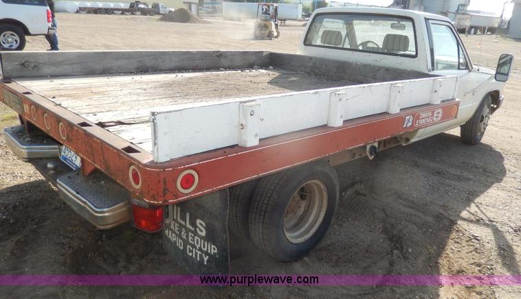 image for item H3100 1987 Toyota pickup truck