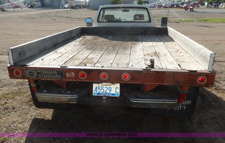 image for item H3100 1987 Toyota pickup truck