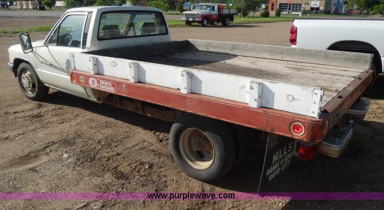 image for item H3100 1987 Toyota pickup truck