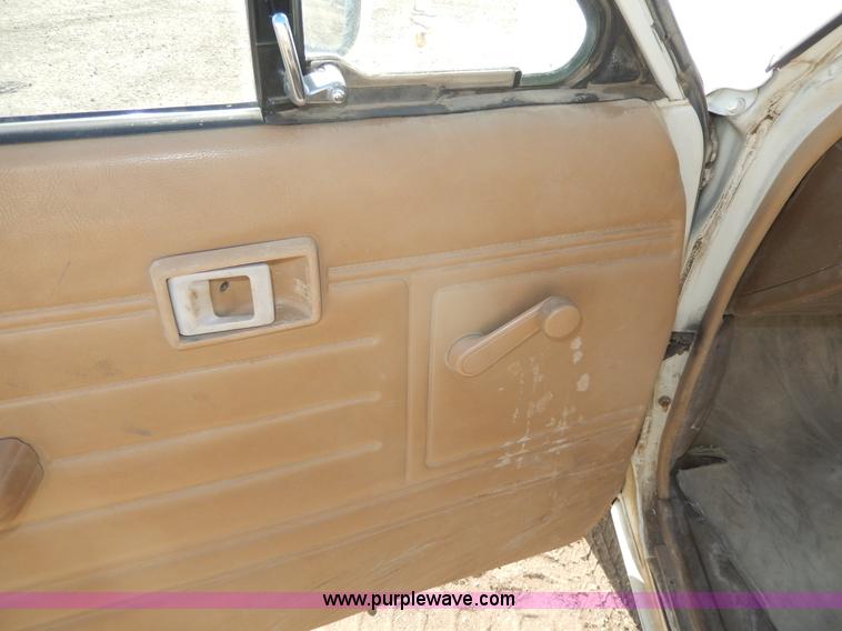 image for item H3100 1987 Toyota pickup truck