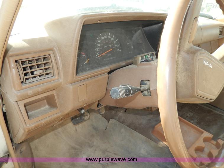 image for item H3100 1987 Toyota pickup truck