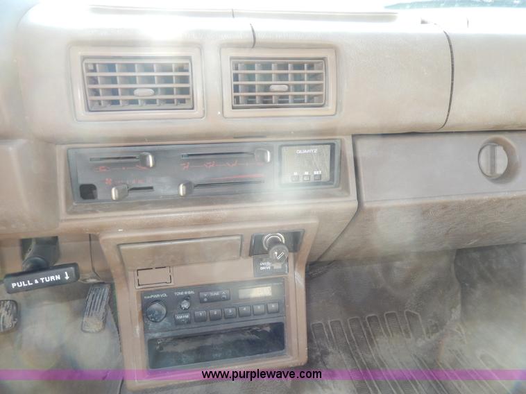 image for item H3100 1987 Toyota pickup truck