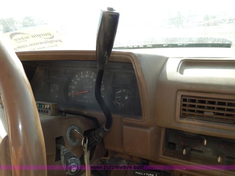 image for item H3100 1987 Toyota pickup truck
