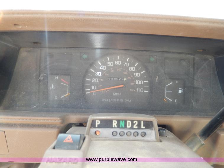 image for item H3100 1987 Toyota pickup truck