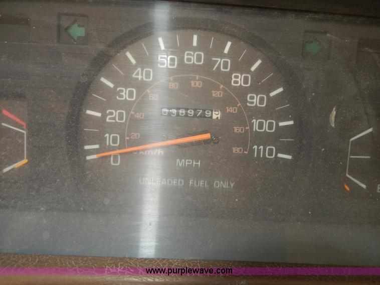 image for item H3100 1987 Toyota pickup truck