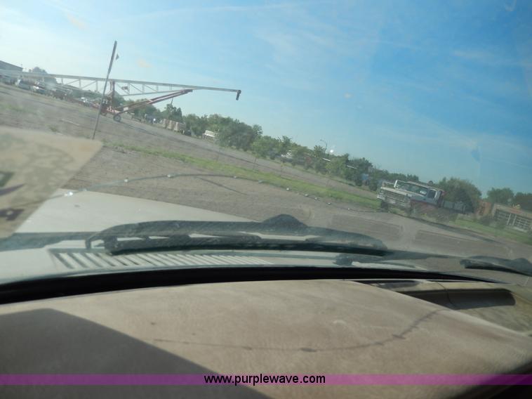 image for item H3100 1987 Toyota pickup truck