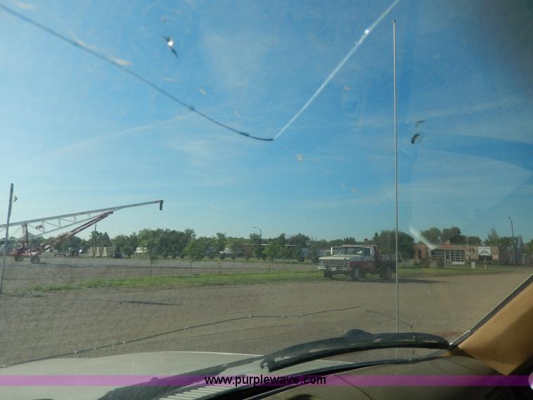 image for item H3100 1987 Toyota pickup truck