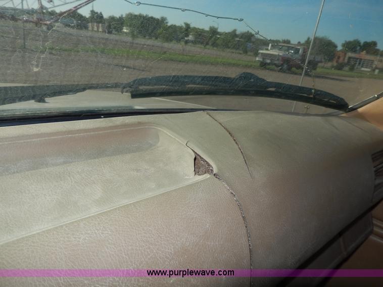 image for item H3100 1987 Toyota pickup truck