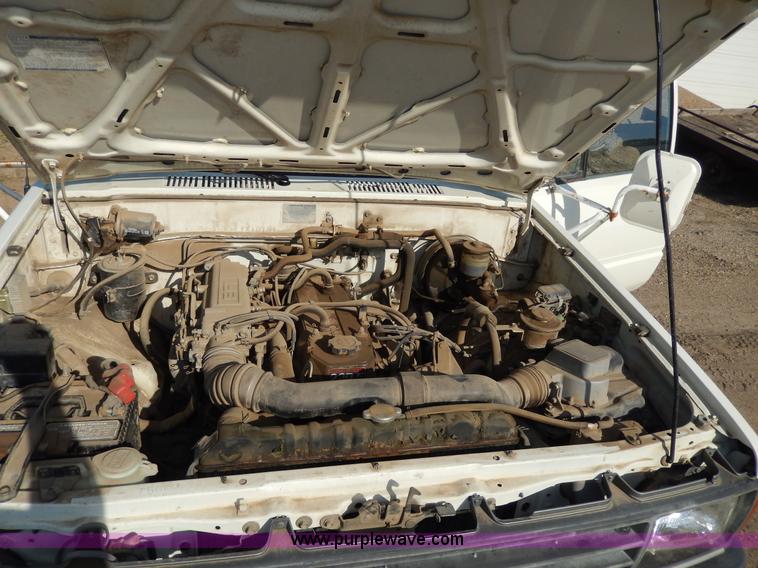 image for item H3100 1987 Toyota pickup truck