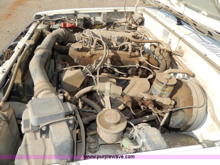 image for item H3100 1987 Toyota pickup truck