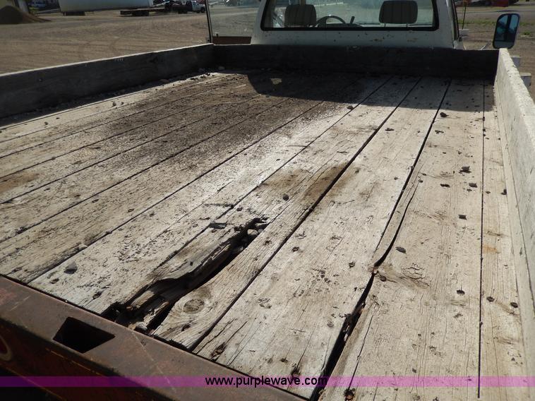 image for item H3100 1987 Toyota pickup truck