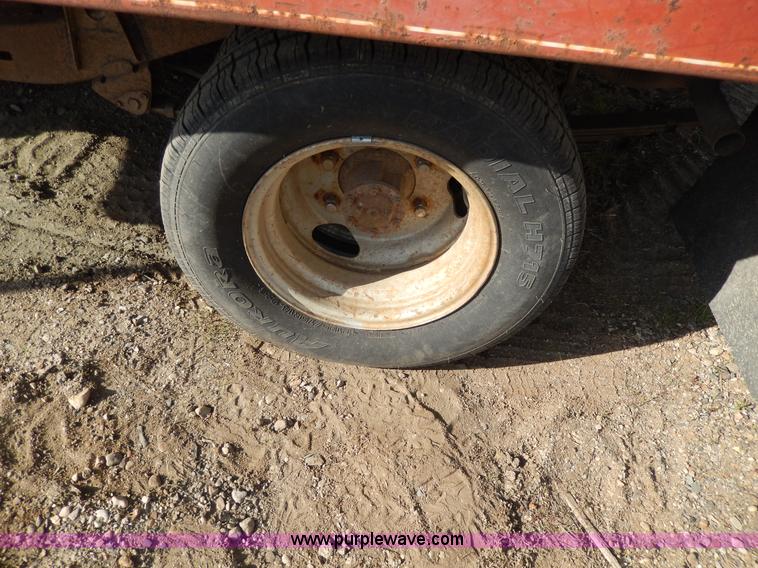 image for item H3100 1987 Toyota pickup truck