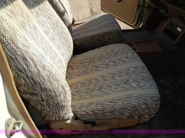 image for item H3100 1987 Toyota pickup truck