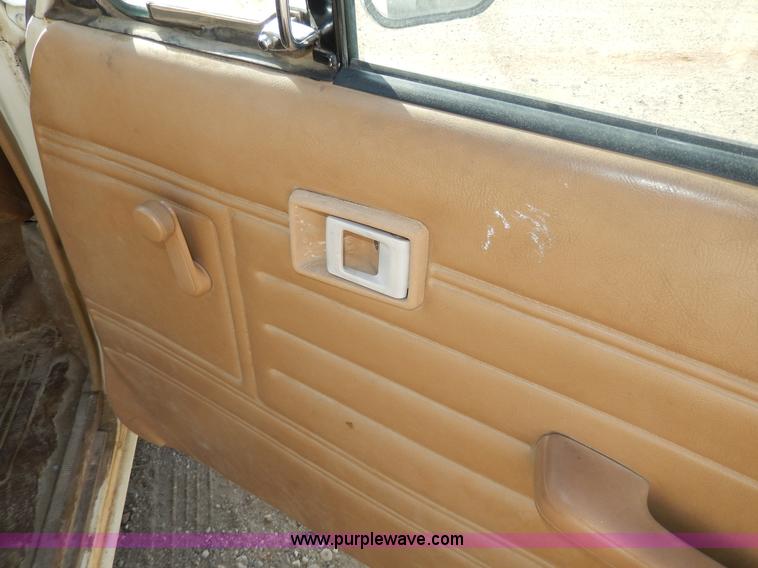 image for item H3100 1987 Toyota pickup truck