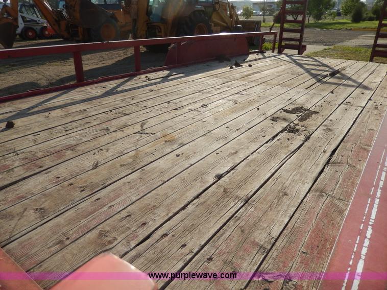 image for item H3101 1997 YMS tandem axle trailer