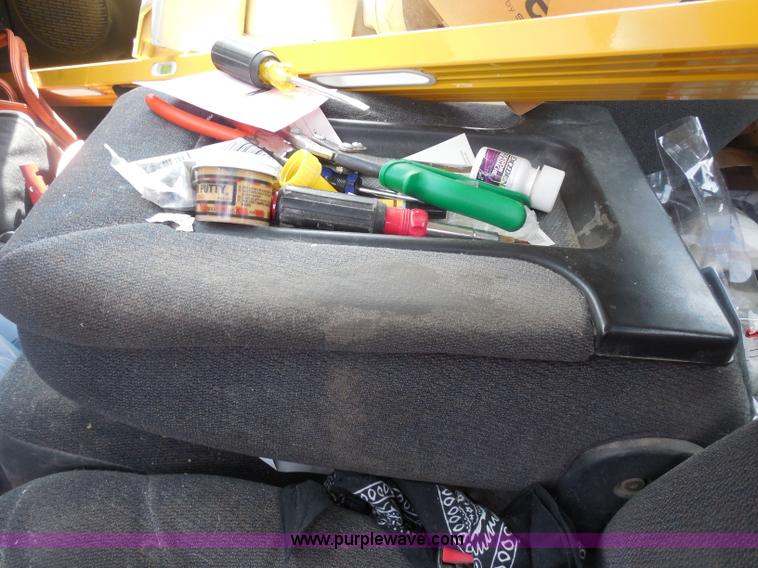 image for item H3509 2001 GMC Sierra 1500 SL pickup truck