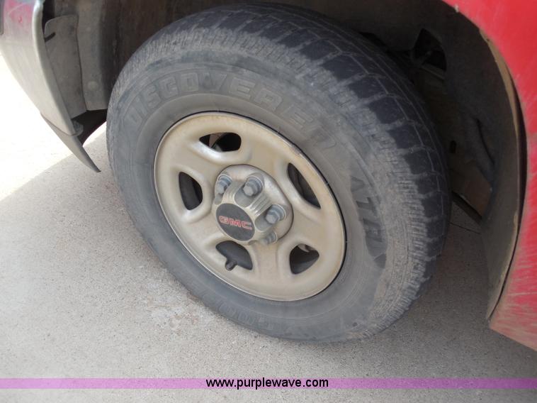 image for item H3509 2001 GMC Sierra 1500 SL pickup truck