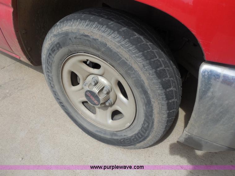 image for item H3509 2001 GMC Sierra 1500 SL pickup truck