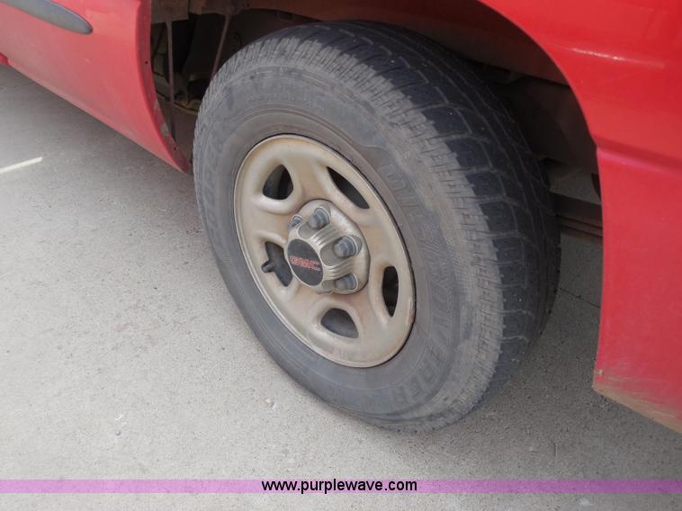 image for item H3509 2001 GMC Sierra 1500 SL pickup truck