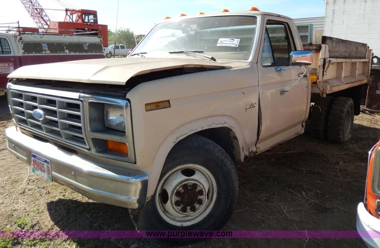 image for item I4481 1984 Ford F350 pickup truck