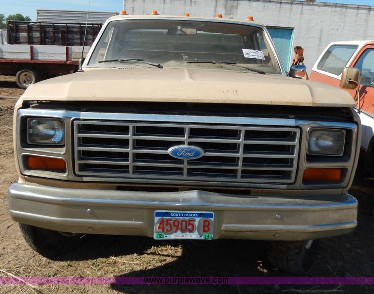 image for item I4481 1984 Ford F350 pickup truck