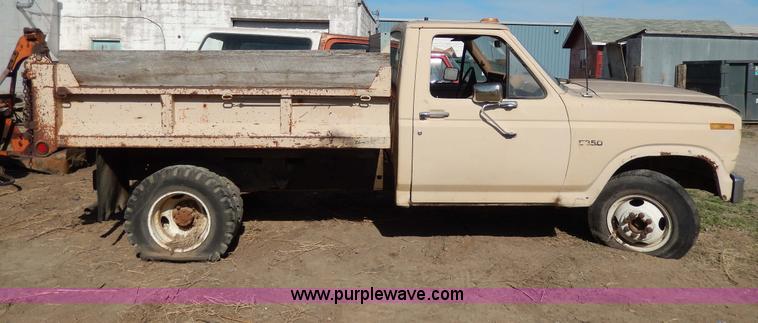 image for item I4481 1984 Ford F350 pickup truck