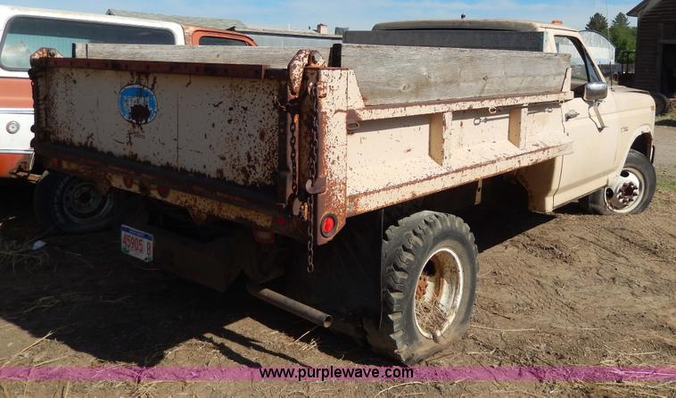 image for item I4481 1984 Ford F350 pickup truck