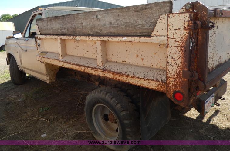 image for item I4481 1984 Ford F350 pickup truck