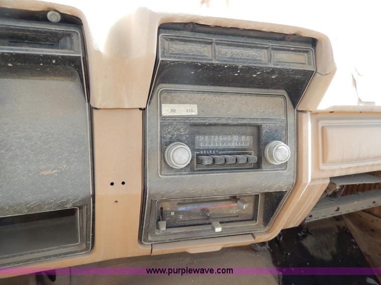 image for item I4481 1984 Ford F350 pickup truck