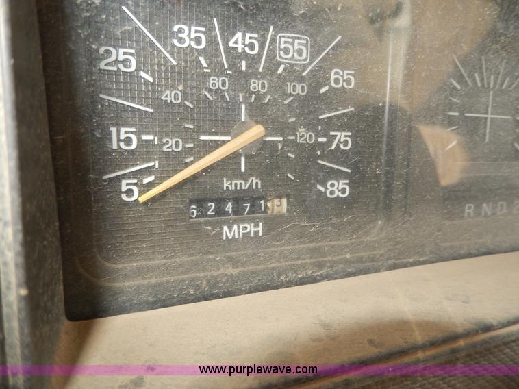 image for item I4481 1984 Ford F350 pickup truck