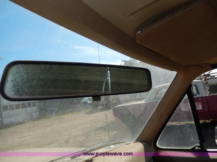 image for item I4481 1984 Ford F350 pickup truck